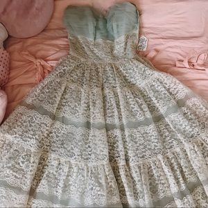 1950’s baby blue + lace prom dress ♡